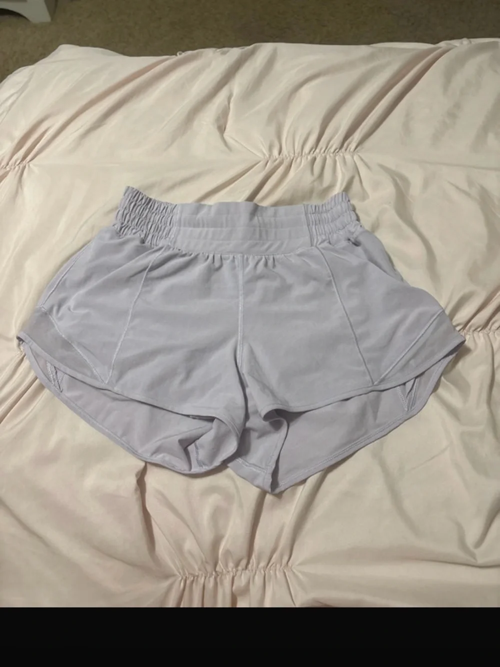 Lululemon hotty hot shorts 2.5” mid rise